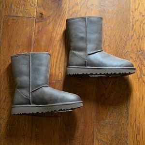 Womens Classic Short Leather Ugg Boots. Brand New!